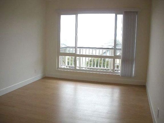 3rd image of 4521 17th St APT 4
