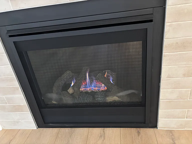 Gas fireplace