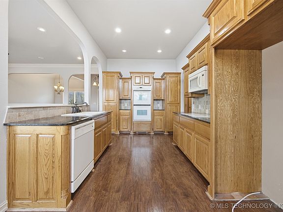 4th image of 2508 S 14th St