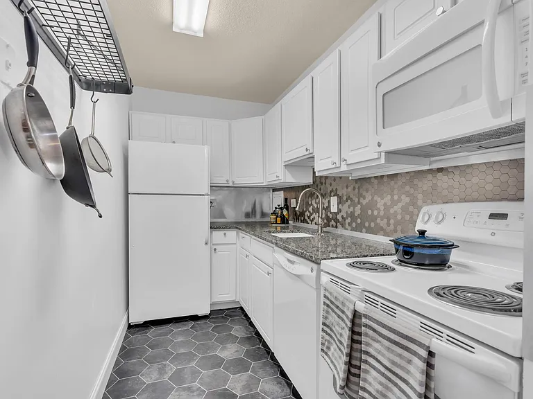 1301 Delaware Ave SW #N521 — Photo 9