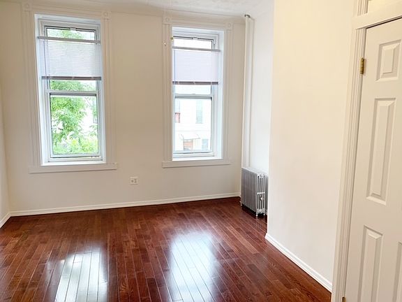 5th image of 300 Harman St APT 2L