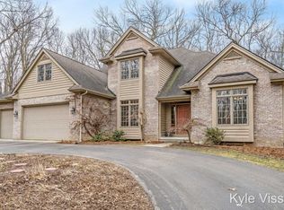 507 Roundtree Ln NE, Ada, MI 49301