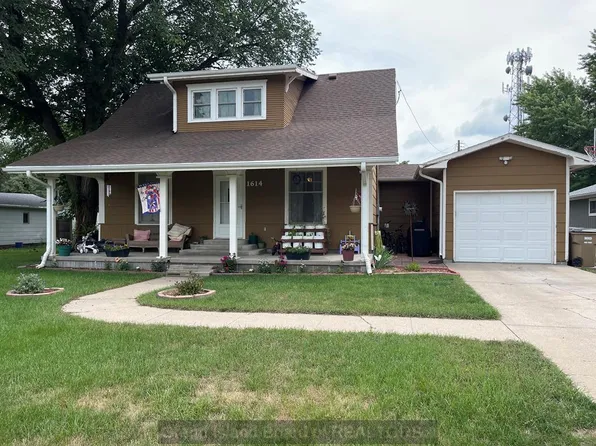 1614 G St, Aurora, NE 68818