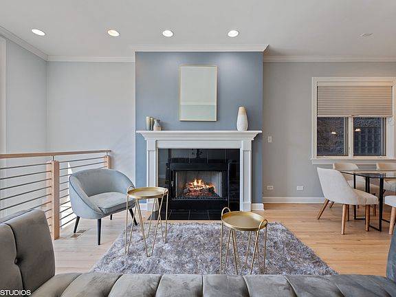 3rd image of 1654 W Diversey Ave #1
