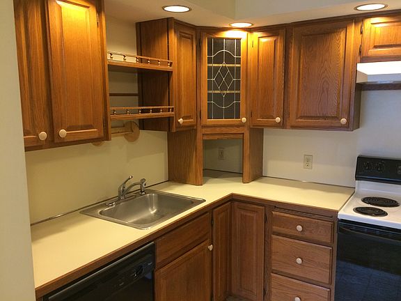 2nd image of 34 Washington Grn Unit 5