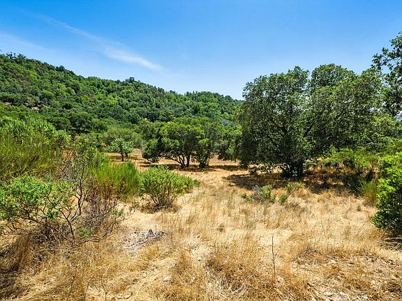 3rd image of 70 Oxford Drive