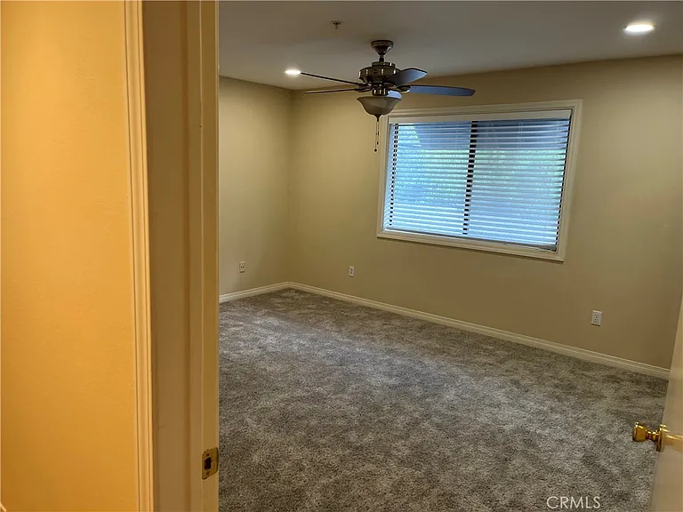 17735 Kinzie St #116 — Photo 6