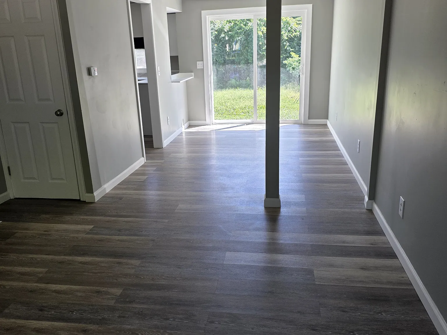 3 bed, 920 sqft, $1,105 — Photo 3