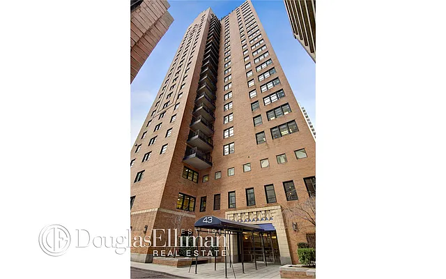 Rented by Douglas Elliman | media 24