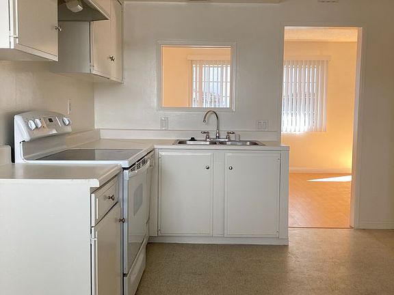 3rd image of 25925 Viana Ave #8