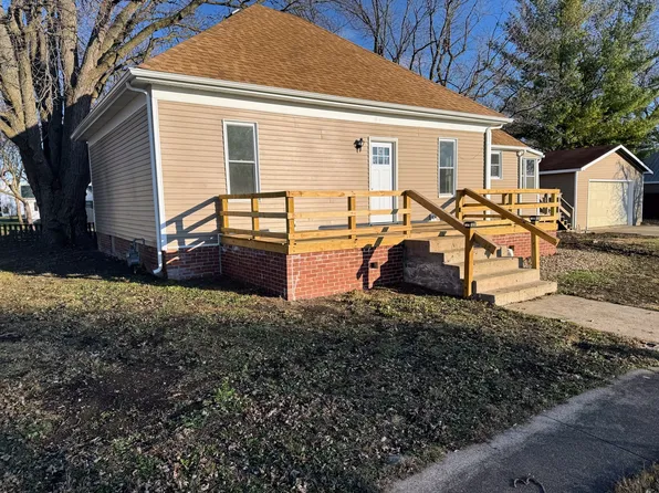 100 S West St, Sadorus, IL 61872