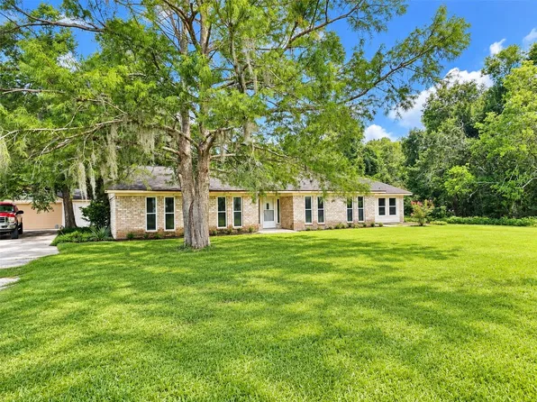 132 Otter Trl, Lake Jackson, TX 77566