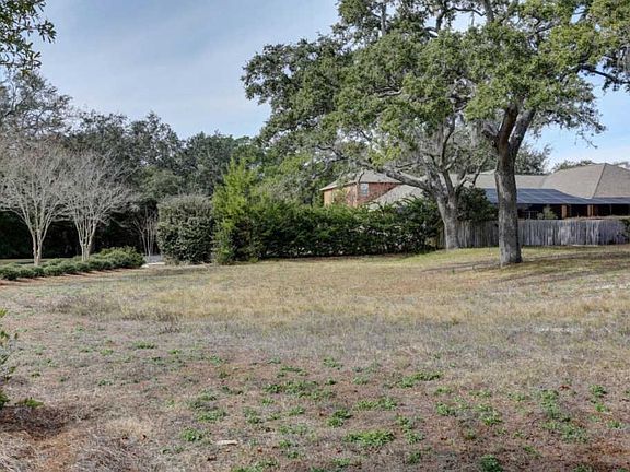 3rd image of 311 Cove Gardens Cir