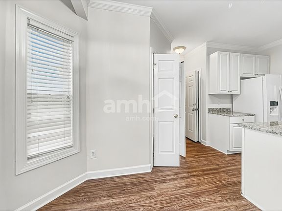 5th image of 2713 Denbel Cir