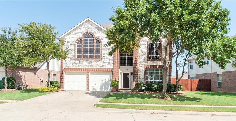 1st image of 2020 Oak Hollow Dr