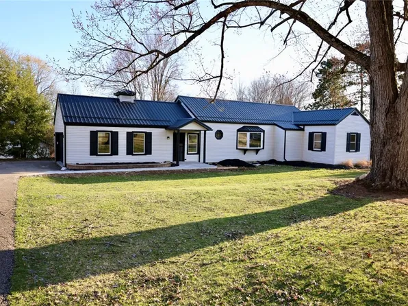 165 Upland Dr, New Castle, PA 16105