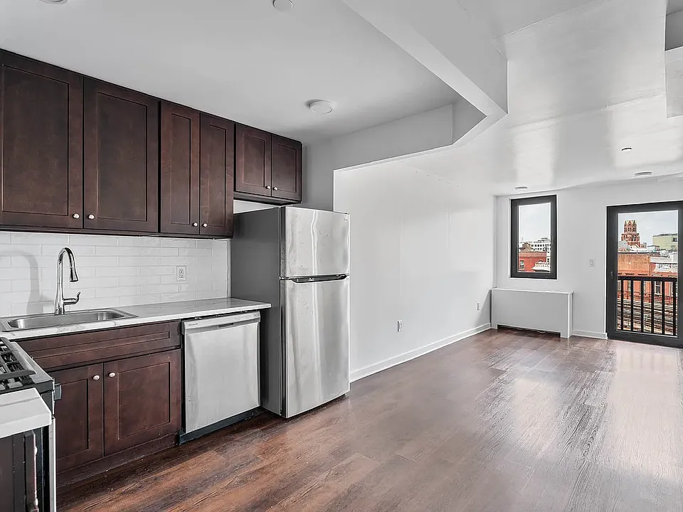 864 Willoughby Ave #3A
