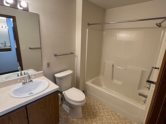 4th image of 617 W Elm St #3