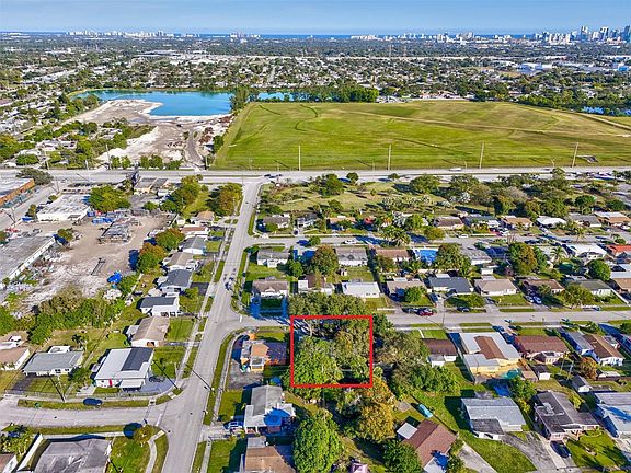 5th image of 1581 NW 32nd Avenue