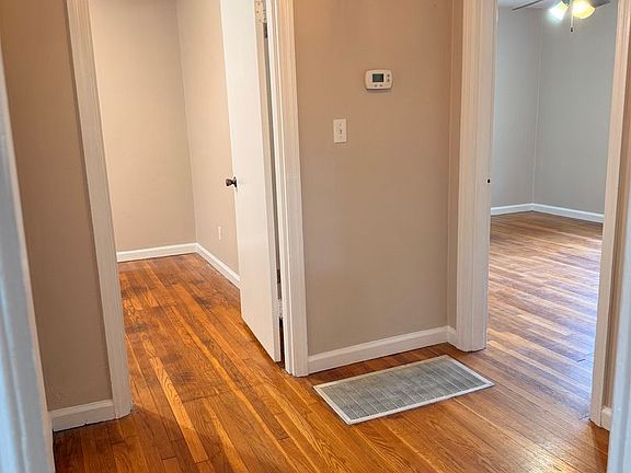 5th image of 1800 Glenroy Ave #102