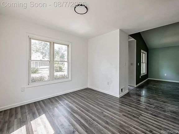 2nd image of 584 Tennessee St