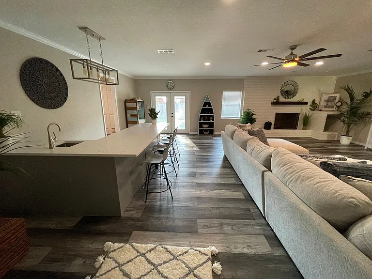 3305 Bayou Blvd — Photo 5