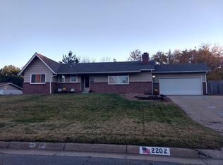 2202 Melrose Ln, Salina, KS 67401