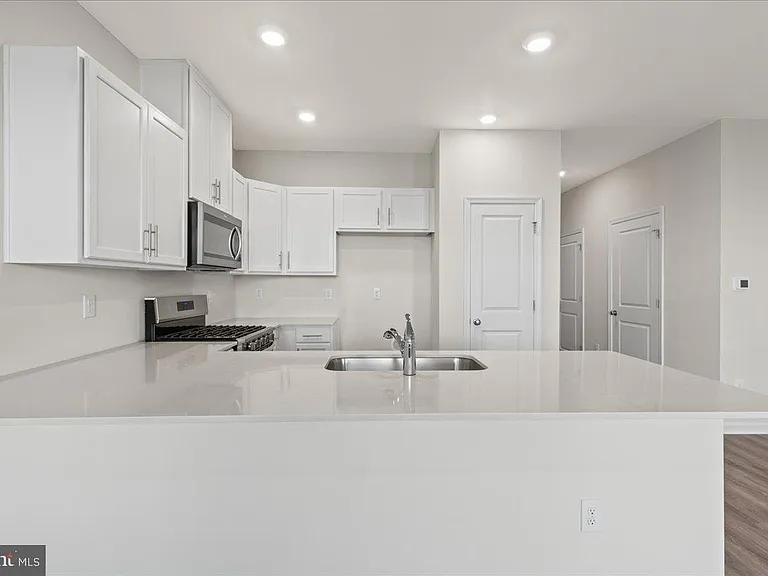 28 Whaler Dr — Photo 9