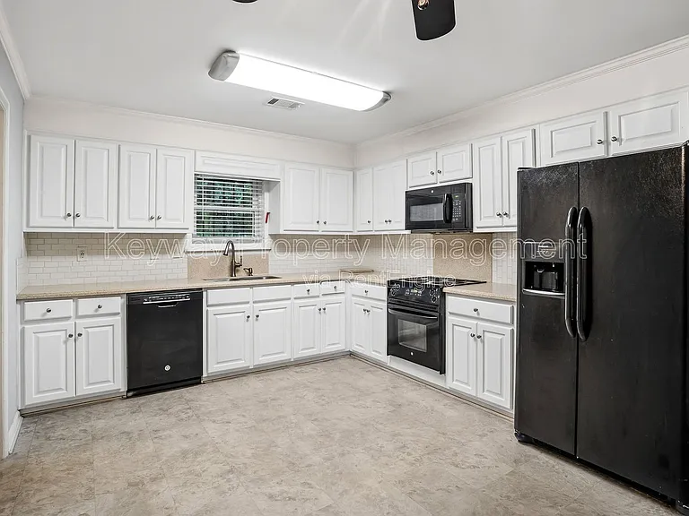 3420 Linderwood Dr — Photo 11