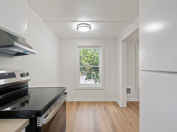 3rd image of 284 E 16th Ave APT 1