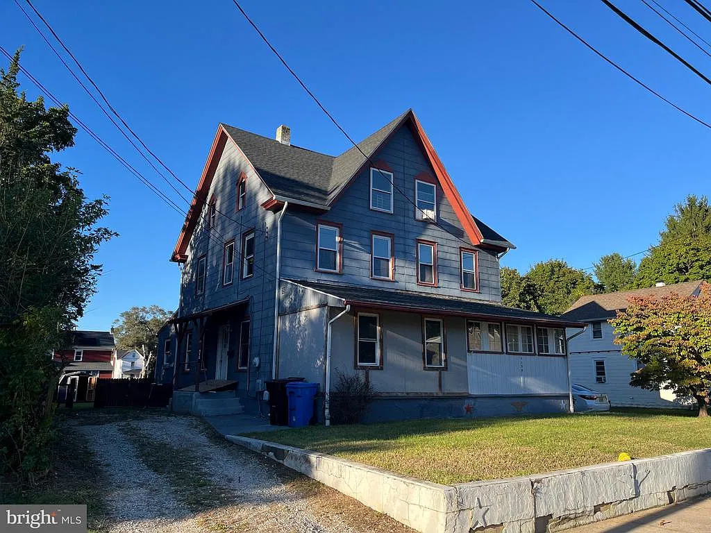 4 bed, 1.0 bath, 2616 sqft, $2,800 — Photo 3