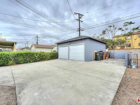 Backyard 2 Garages