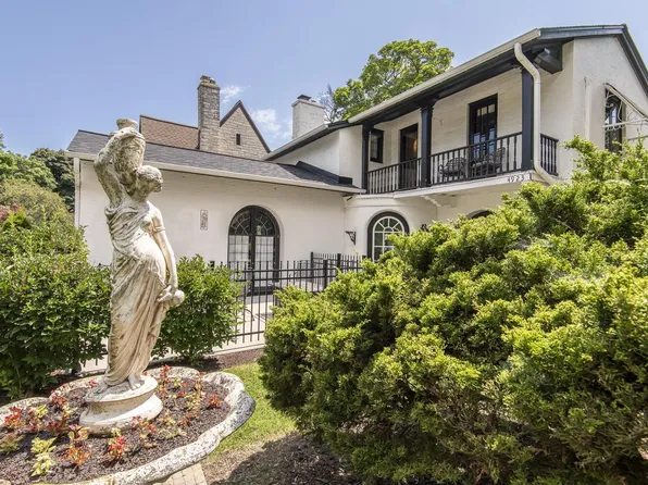 4923 West Sunnyside DRIVE, Milwaukee, WI 53208