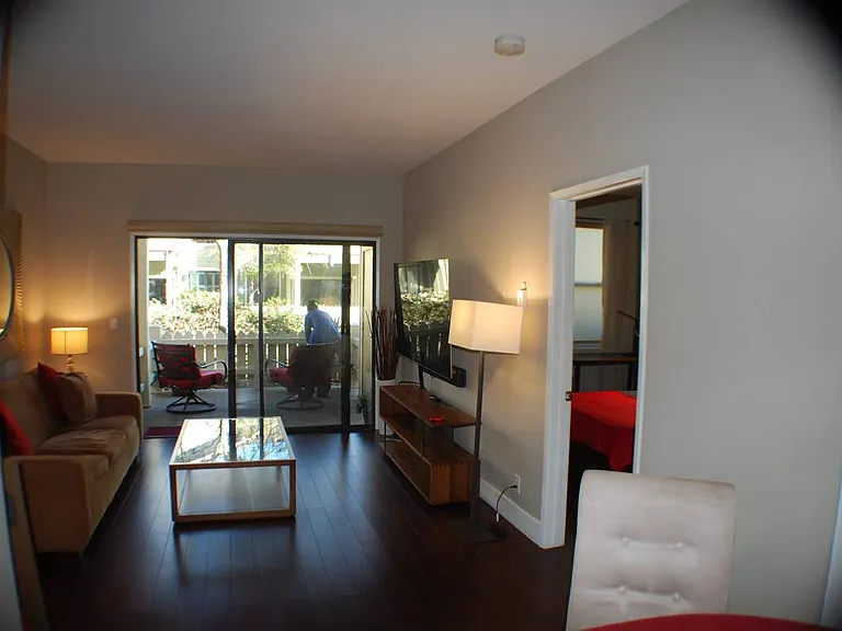 117 Lakeshore Ct #117 — Photo 1