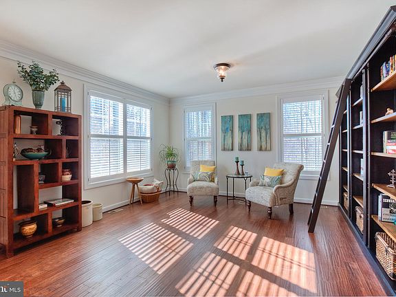 5th image of 106 Waverly Way