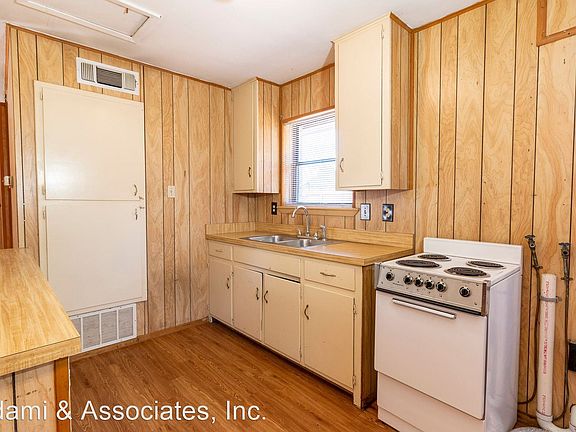 3rd image of 306.5 Hollyhill Ln