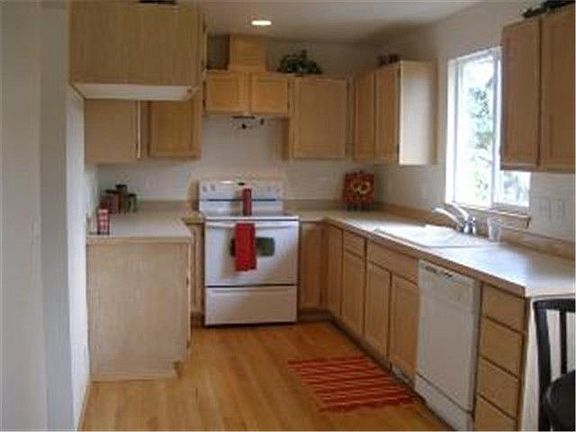 3rd image of 1445 NW 195th St