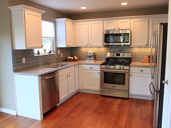 5th image of 3909 Lonsdale St