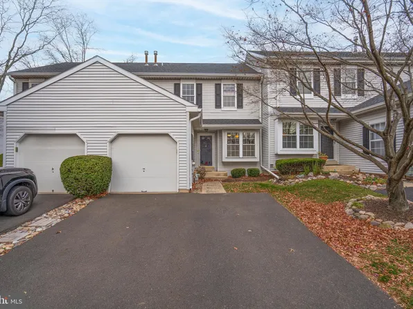 2420 Dogleg Dr, Warrington, PA 18976