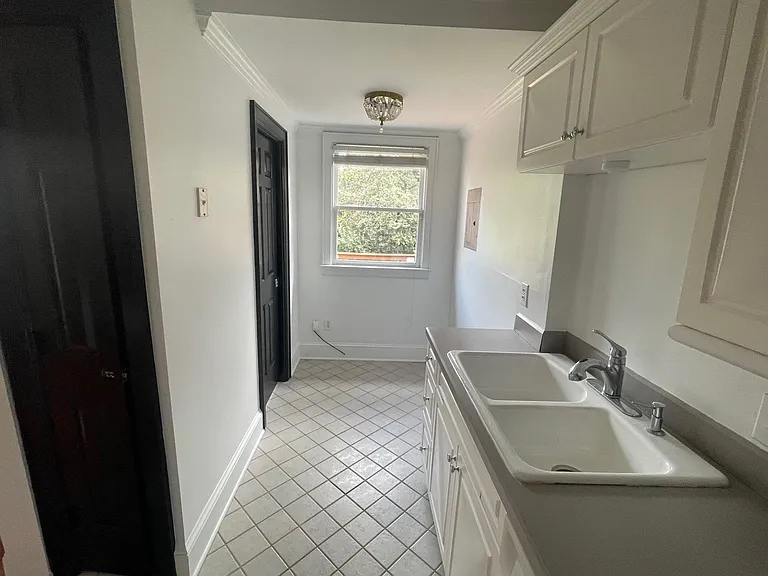 2715 Chelsea Dr — Photo 7