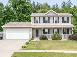 208 Woodland Preserve, Johnson Creek, WI 53038
