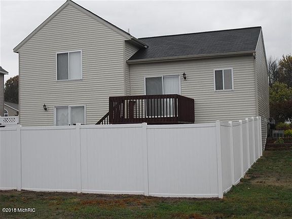 4th image of 372 Prairie Run Dr NE