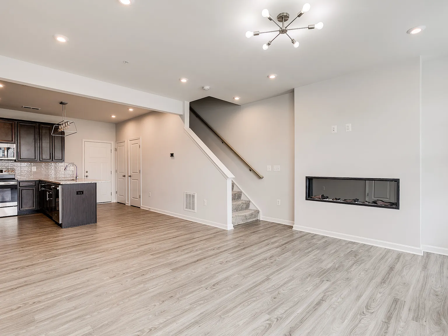 2 bed, 2.5 bath, 1573 sqft, $2,375 — Photo 2