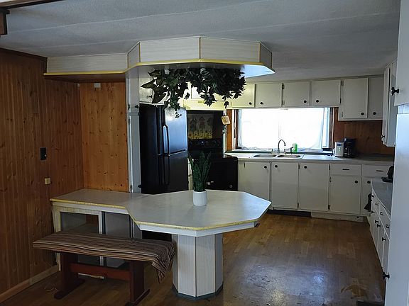 4th image of 137 Shoups Branch Rd