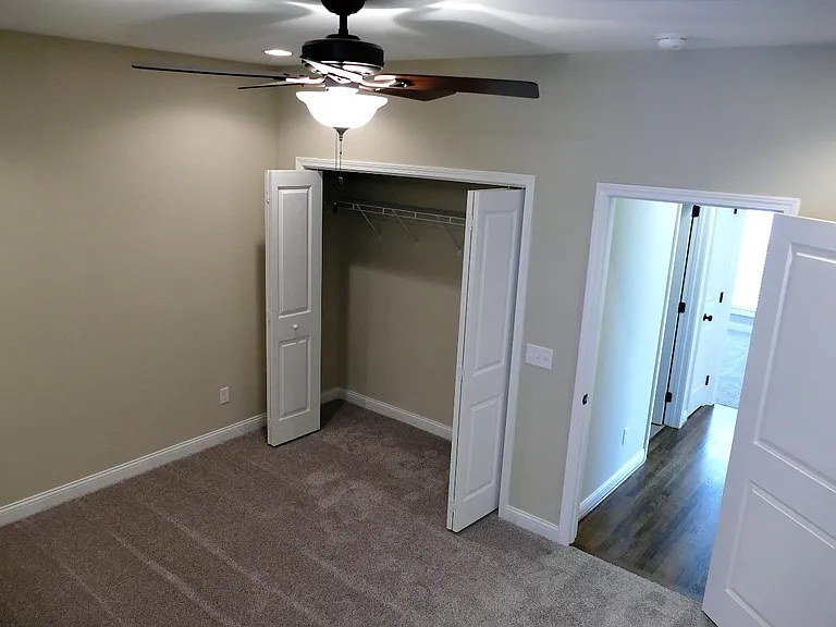 901 Somerville Ct — Photo 4