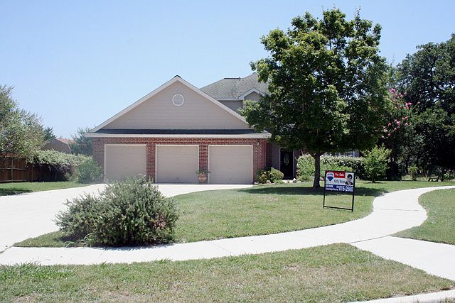 1st image of 218 Glade Dr