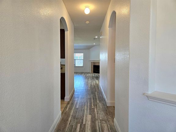 3rd image of 520 Brown Juniper Way