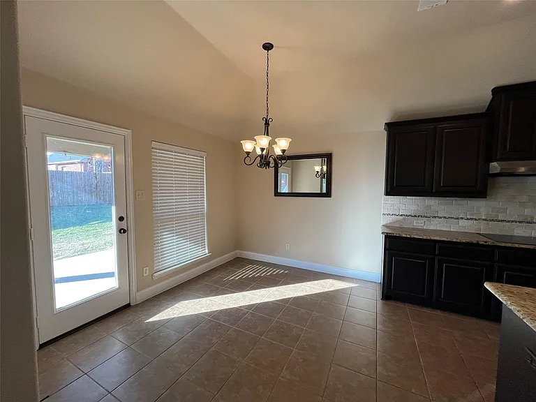 3826 Hyde Park Dr — Photo 16