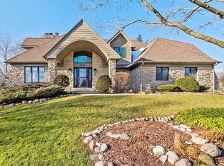 6122 Elm St, Lisle, IL