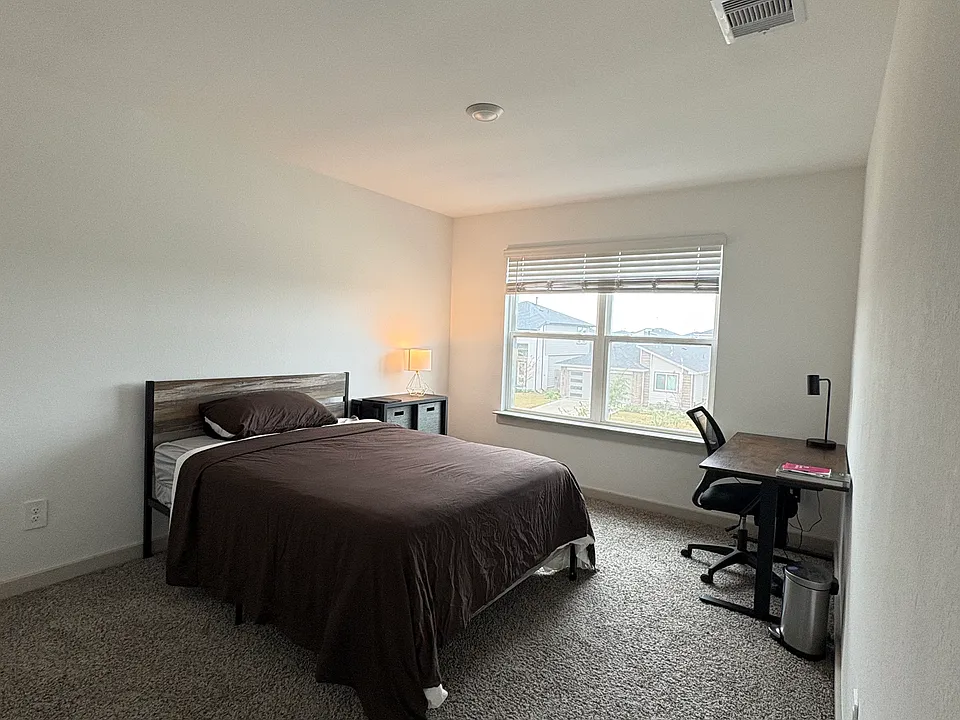 12811 Tokenhouse Ln
